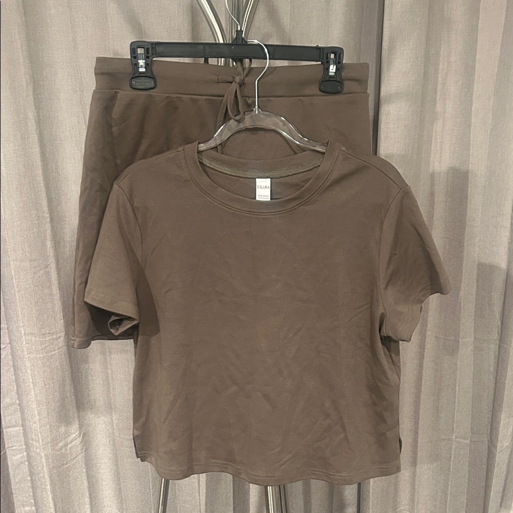 Casual Green Women's Two-Piece Set - Crop Tee & Drawstring Skort